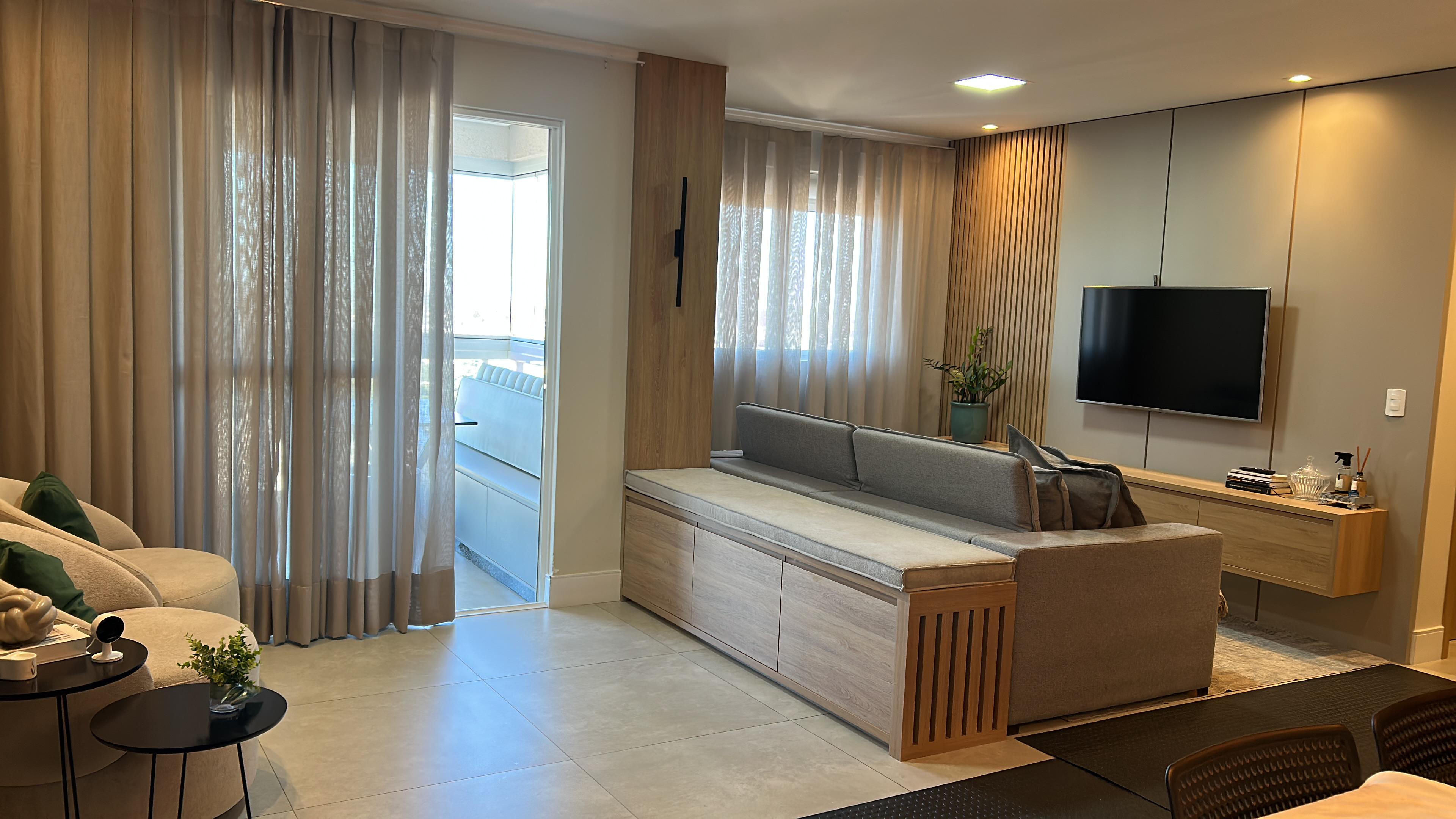 Sala de TV, estar e sacada integradas